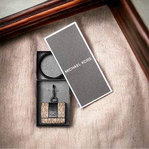 🍀 MICHAEL KORS NWB Gift Ready MK Logo Apple AirPods Pro® Case
